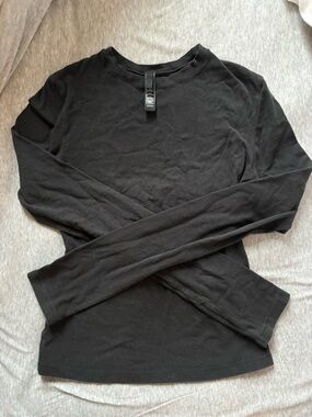 skims black long sleeve